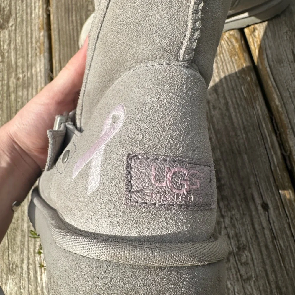 UGG Blaise Breast Cancer Limited Edition Women's Seal Size 8 - Picture 5 of 6